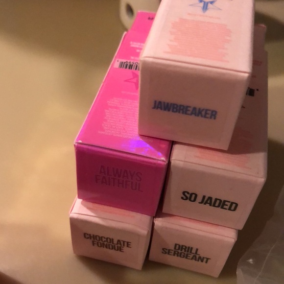 Jeffree Star Cosmetics Velvet Trap Lipstick 💄 - Picture 3 of 17